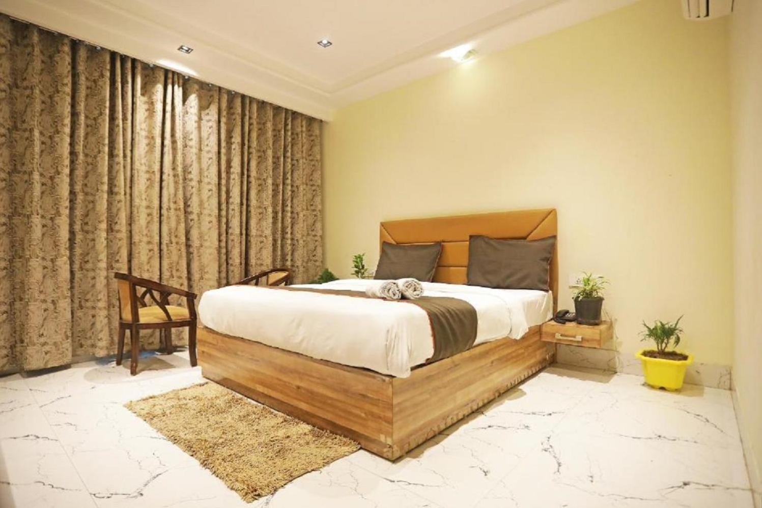 Hotel Royal Paradise By Kdson New Delhi Luaran gambar