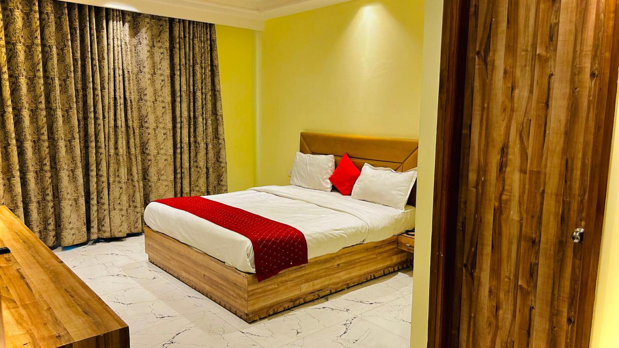 Hotel Royal Paradise By Kdson New Delhi Luaran gambar