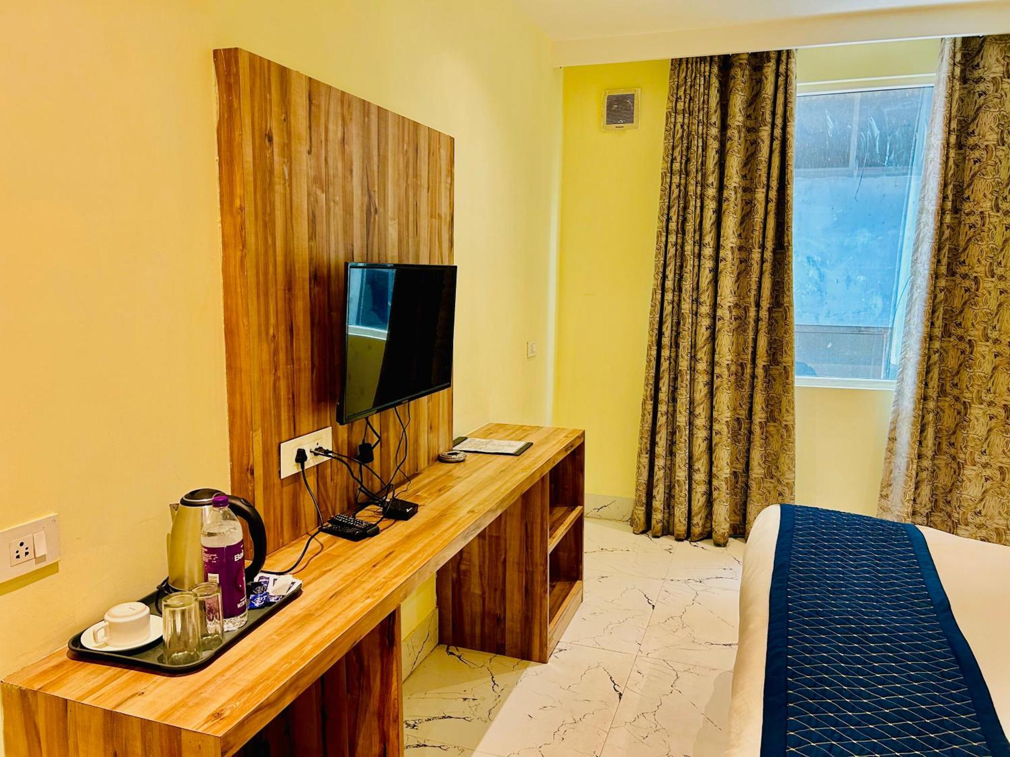 Hotel Royal Paradise By Kdson New Delhi Luaran gambar